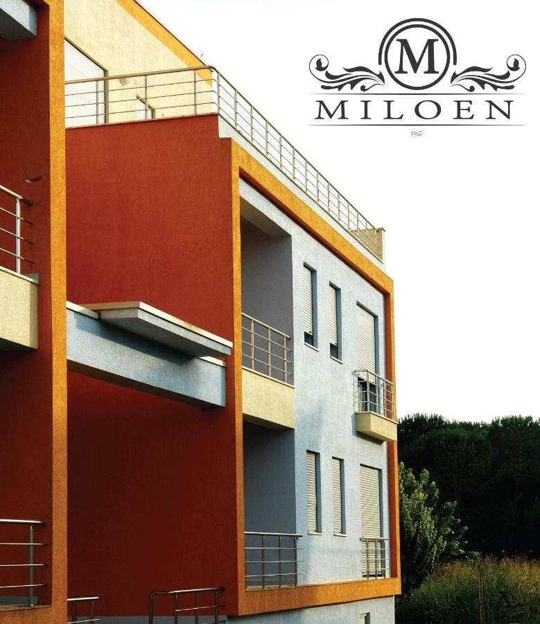 Miloen Gjiri I Lalzit Apartment